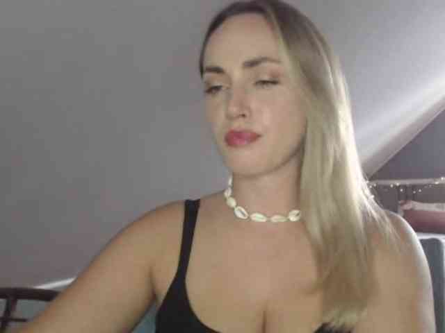 Model: ScarlettXQueen