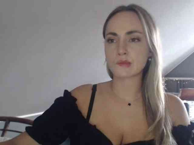 Model: ScarlettXQueen