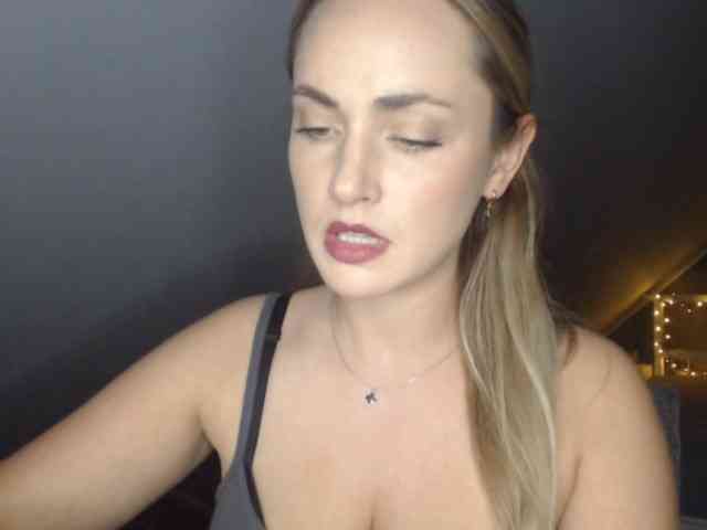 ScarlettXQueen webcam