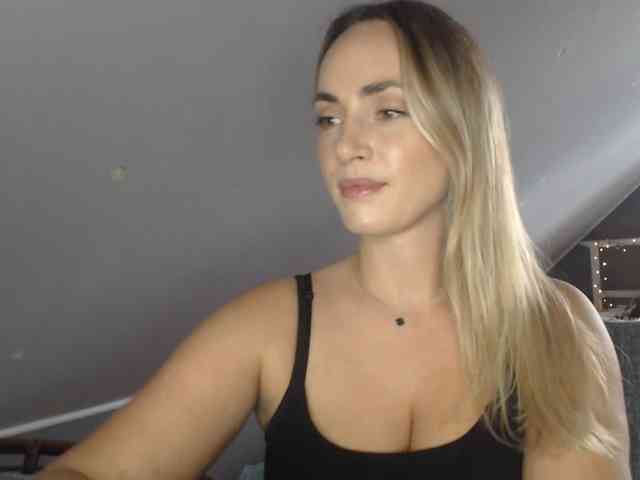 Model: ScarlettXQueen