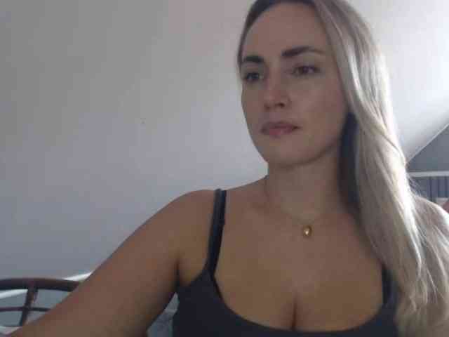 Model: ScarlettXQueen