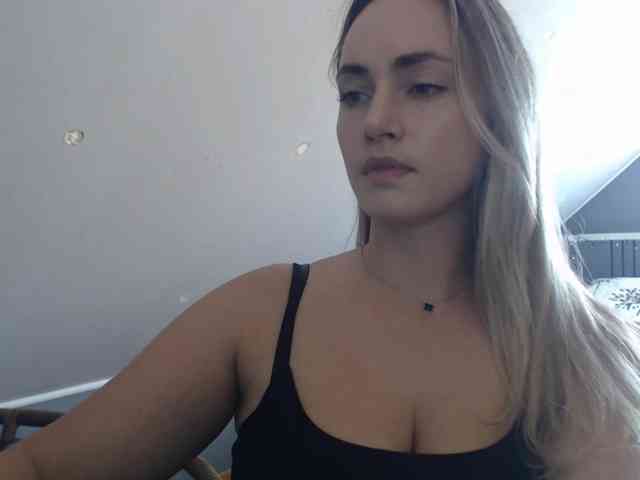 Model: ScarlettXQueen