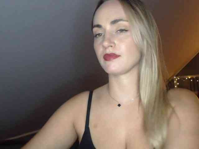Model: ScarlettXQueen
