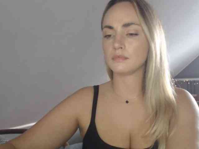 Model: ScarlettXQueen