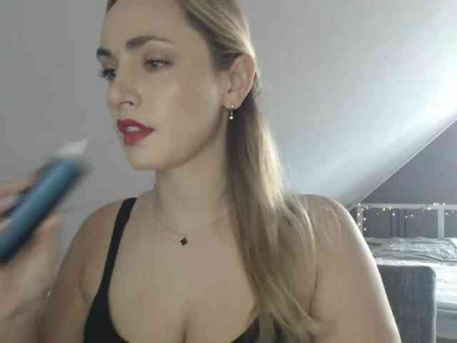 Model: ScarlettXQueen