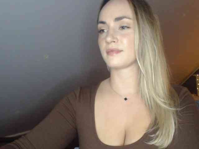Model: ScarlettXQueen