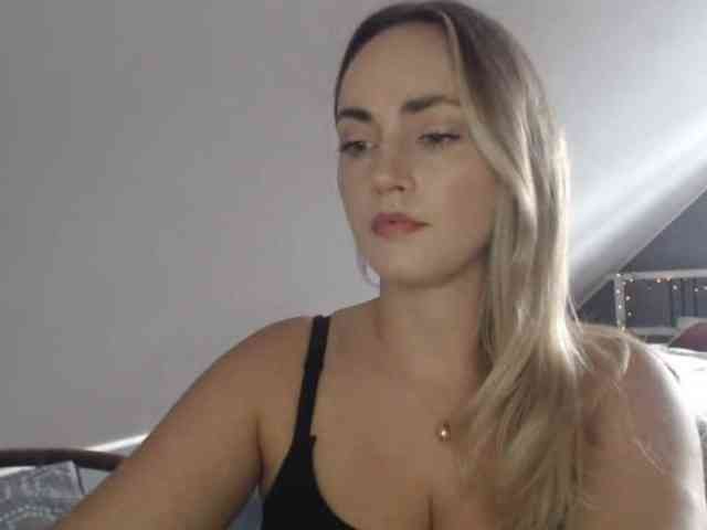 Model: ScarlettXQueen