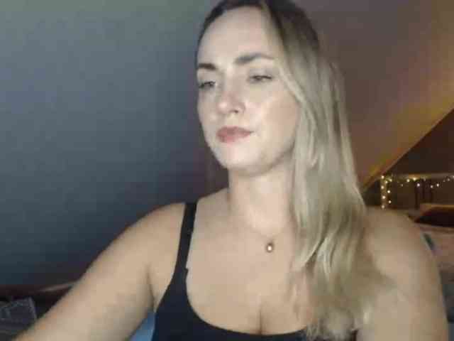 ScarlettXQueen webcam