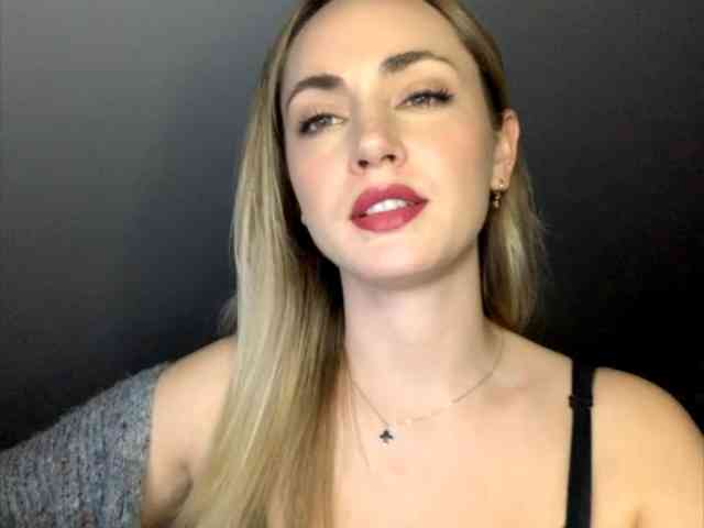 Model: ScarlettXQueen