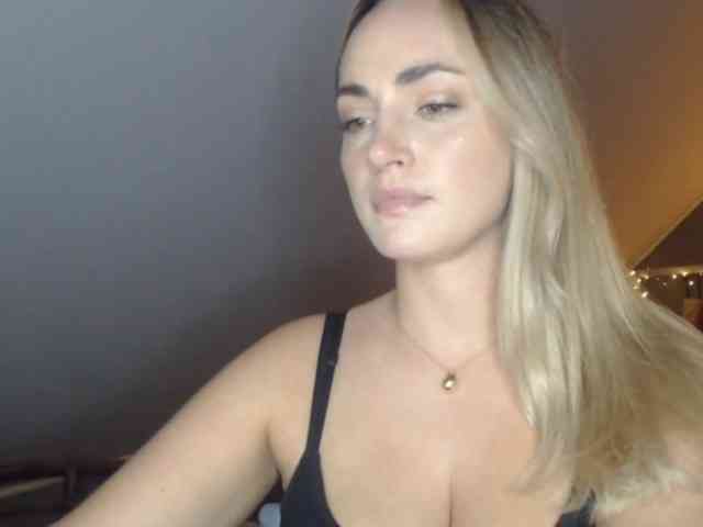 Model: ScarlettXQueen