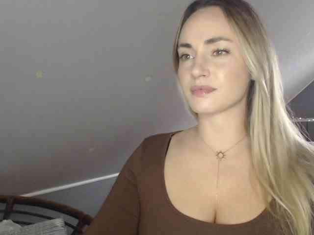 Model: ScarlettXQueen