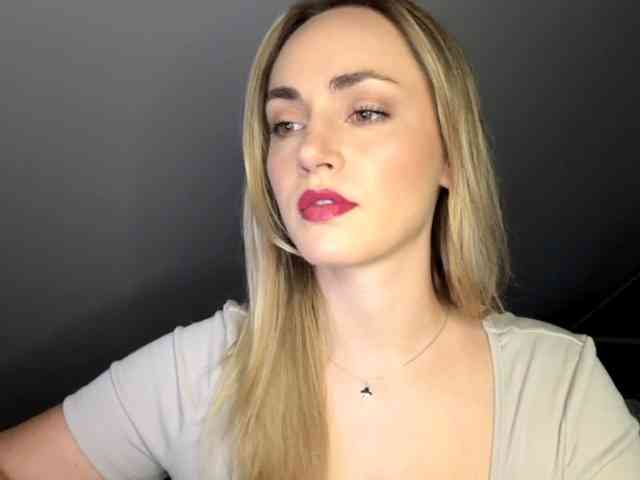 ScarlettXQueen webcam