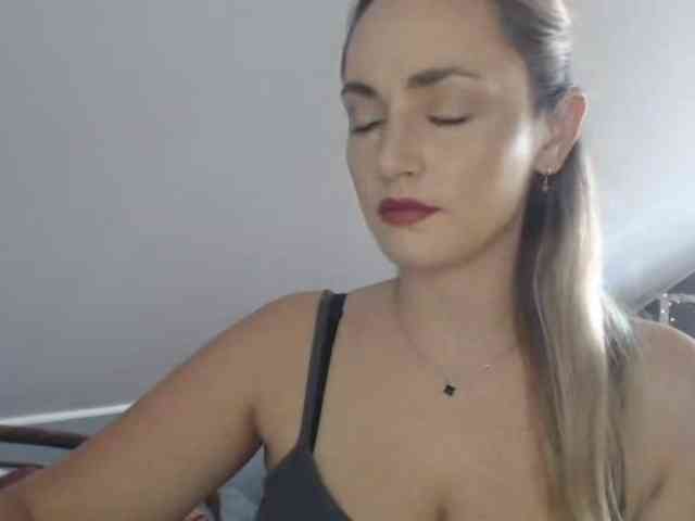 ScarlettXQueen webcam