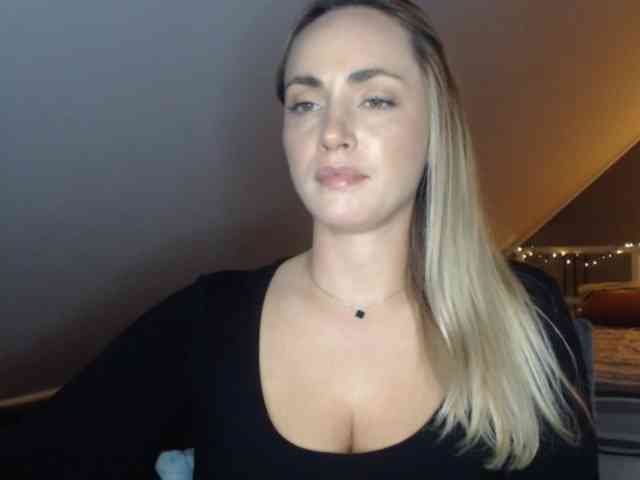 Model: ScarlettXQueen
