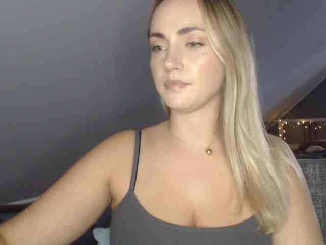 ScarlettXQueen webcam