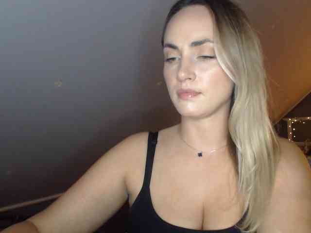 Model: ScarlettXQueen