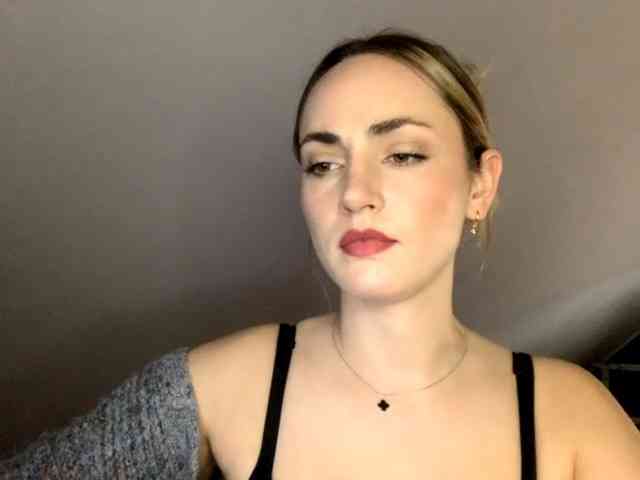 ScarlettXQueen webcam