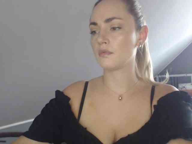 Model: ScarlettXQueen