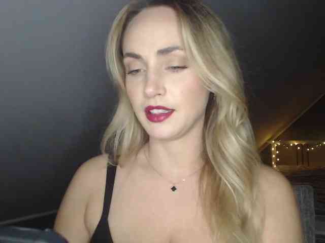 ScarlettXQueen webcam