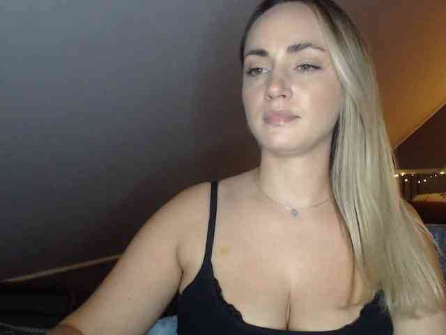 Model: ScarlettXQueen