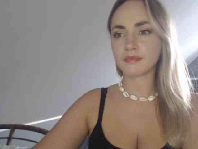 Model: ScarlettXQueen