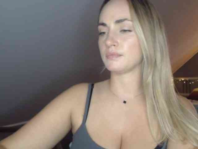 ScarlettXQueen webcam