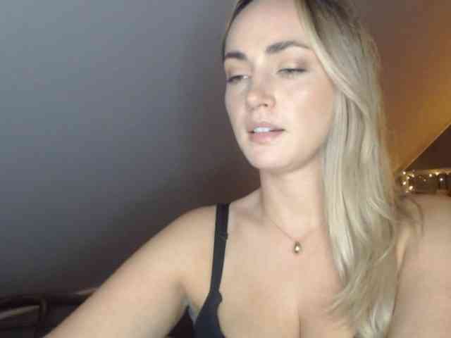 Model: ScarlettXQueen