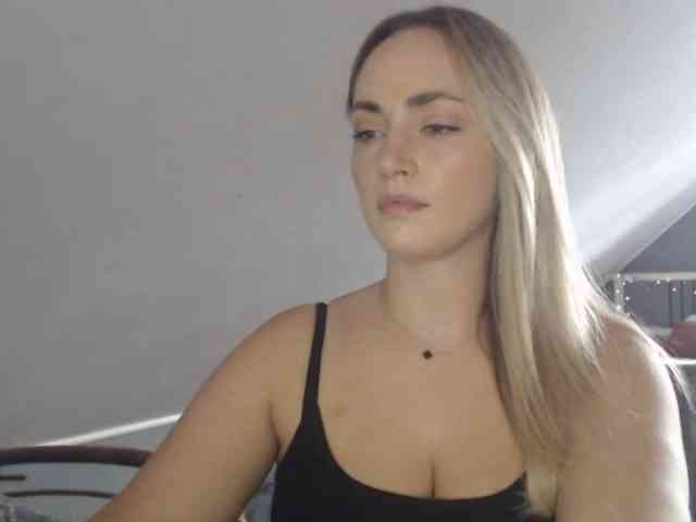 Model: ScarlettXQueen