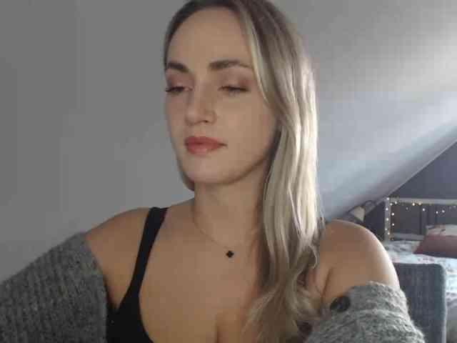 Model: ScarlettXQueen