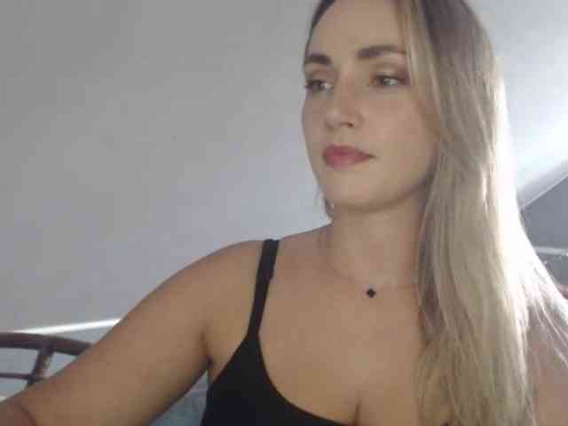 Model: ScarlettXQueen