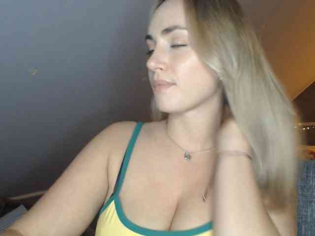 Model: ScarlettXQueen