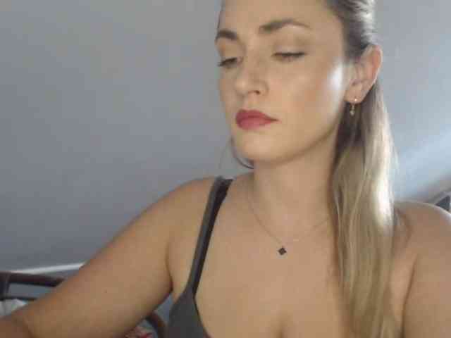 ScarlettXQueen webcam