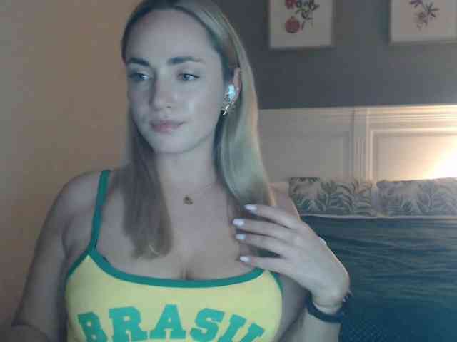 Model: ScarlettXQueen