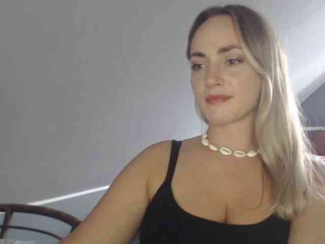 Model: ScarlettXQueen