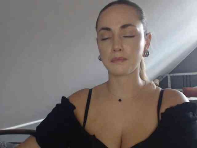 ScarlettXQueen webcam