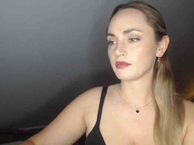 Model: ScarlettXQueen