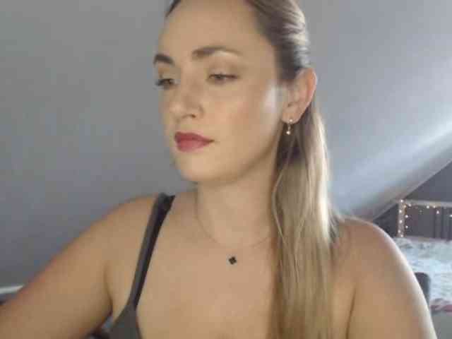 ScarlettXQueen webcam