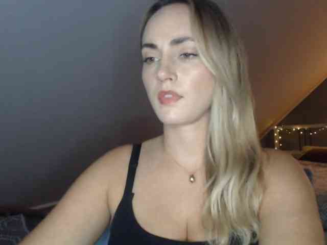 Model: ScarlettXQueen