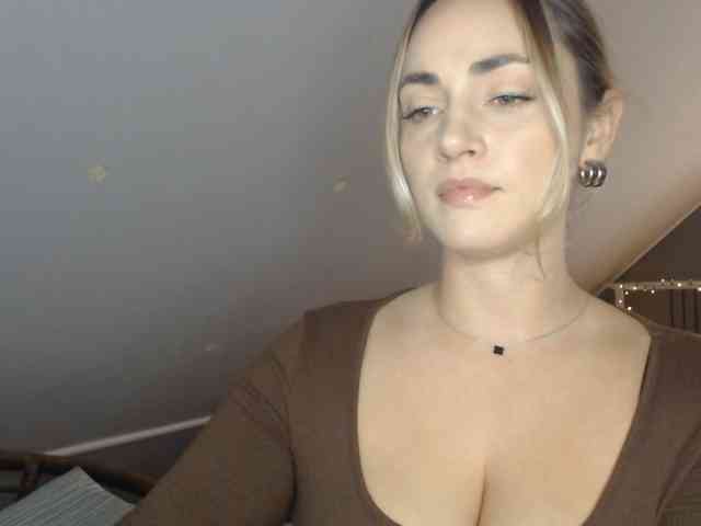 Model: ScarlettXQueen