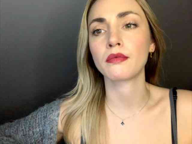 ScarlettXQueen webcam