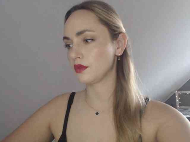 Model: ScarlettXQueen