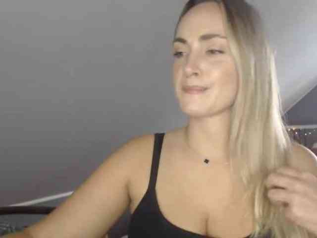 ScarlettXQueen webcam