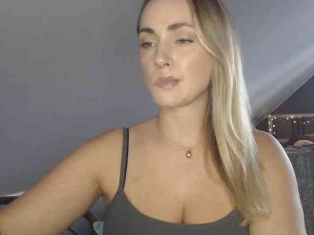 Model: ScarlettXQueen