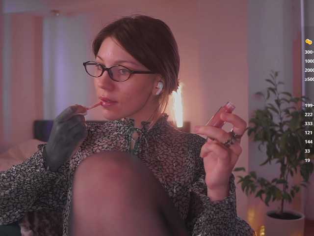 queen-of-tease — live female cam