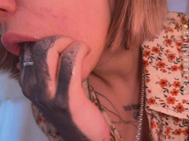 queen-of-tease webcam