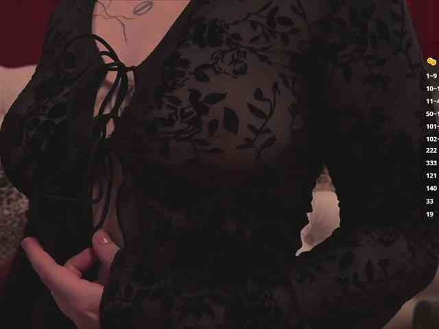 Model: queen-of-tease