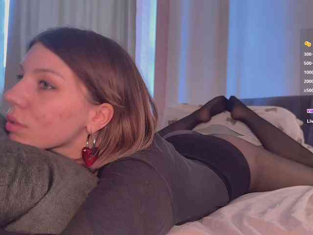 Model: queen-of-tease