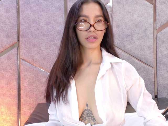 JuliaVega live cam on BongaCams