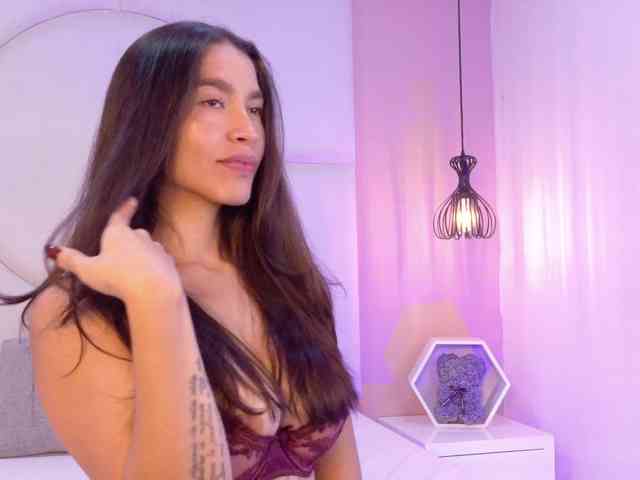 モデル: JuliaVega