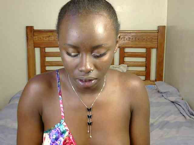 Petitecharm Live Webcam on BongaCams